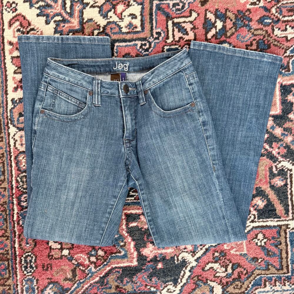 JAG Size 6P Straight Leg Mediumโ Wash Women's Jeans in Great Condition